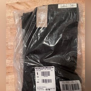 Madewell Perfect Vintage jean in Starkey wash. Brand new with tags, size 24P.